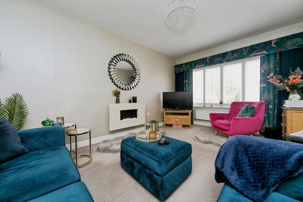 Property photo 3 of 23 Pbox-Img.Jpg
