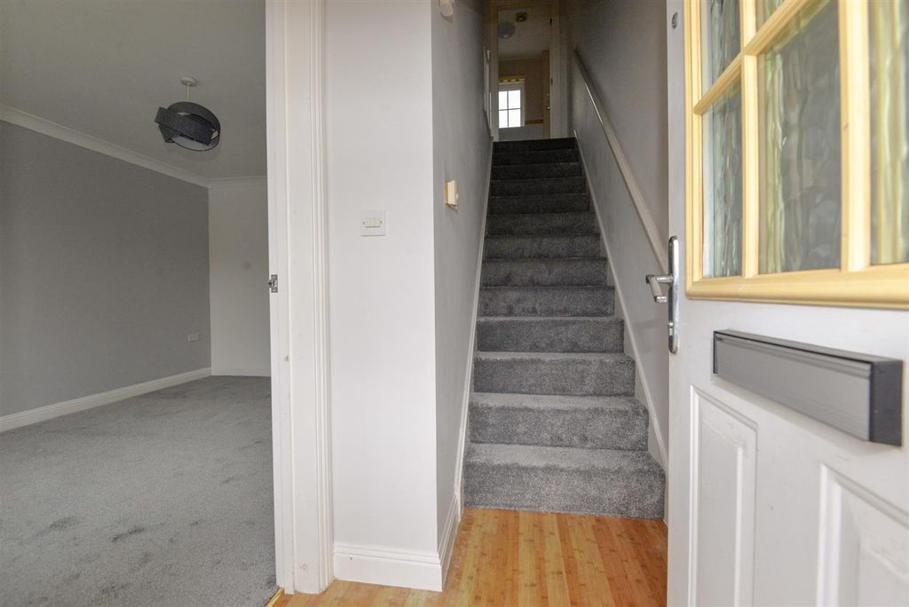 Property photo 2 of 16 Hall 1.Jpg