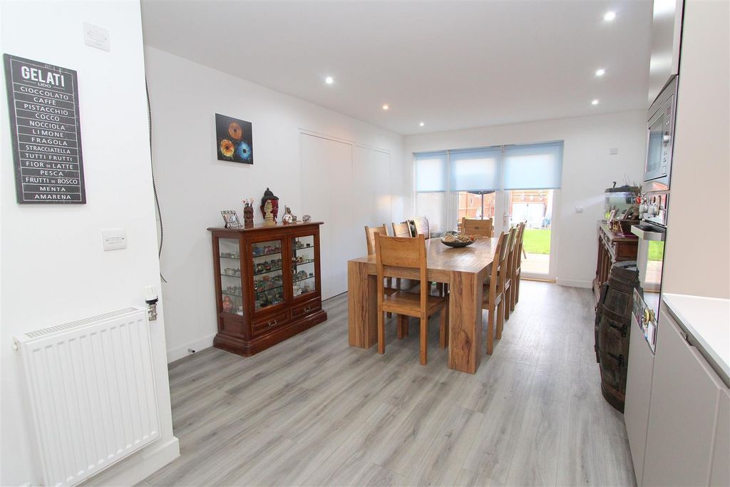 Property photo 2 of 19 F20A63E2-120B-4dc4-9De6-Ad9669Ff093F.Jpg