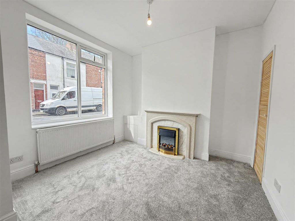 Property photo 2 of 13 Lounge