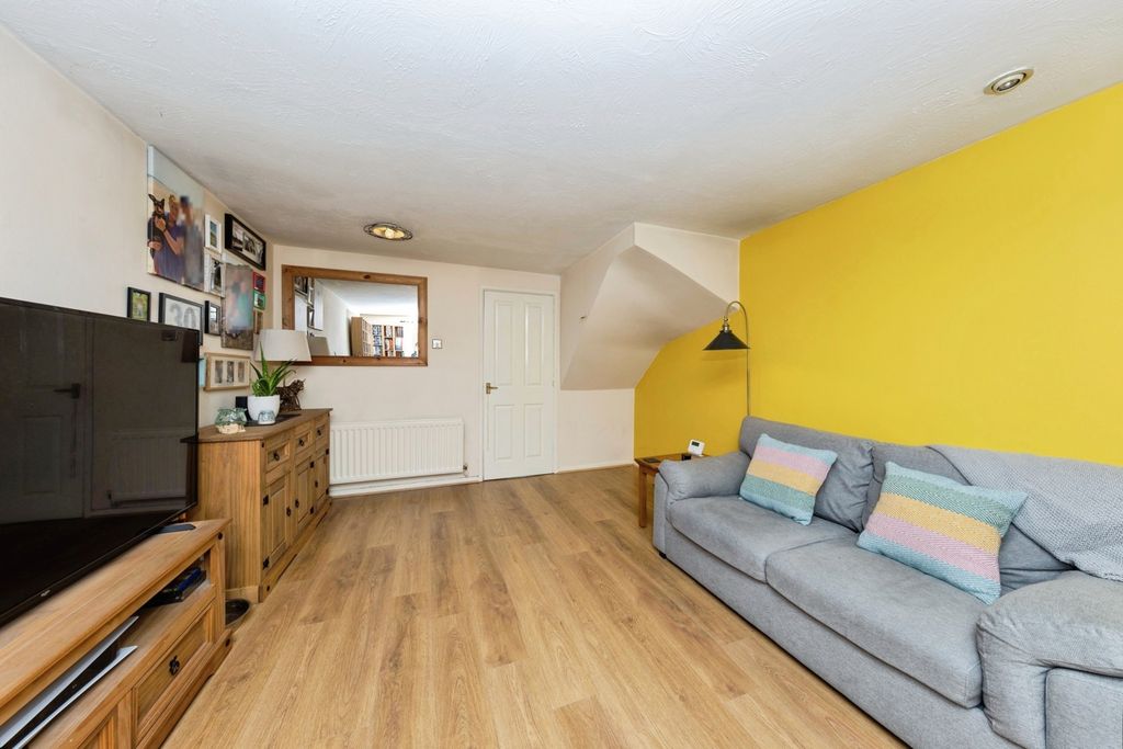 Property photo 3 of 16 Photo
