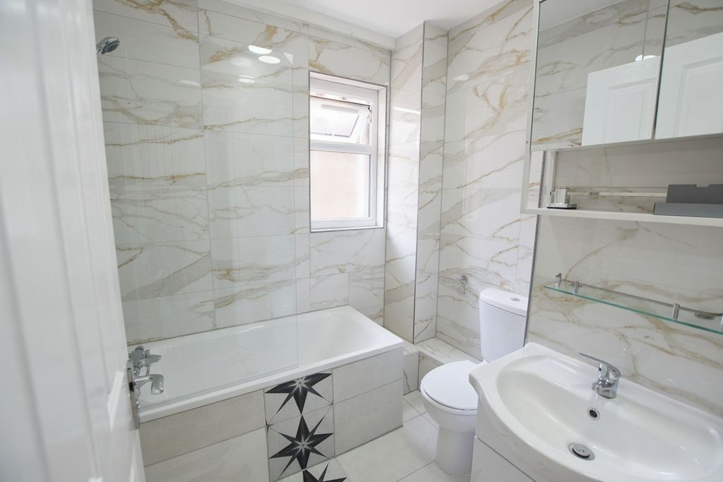 Property photo 2 of 3