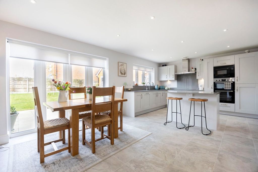 Property photo 2 of 24