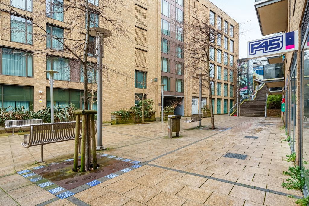 Property photo 3 of 17 4857885