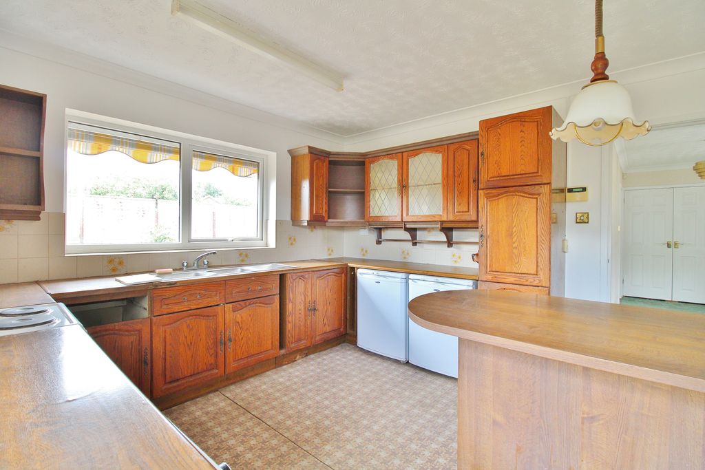 Property photo 3 of 28
