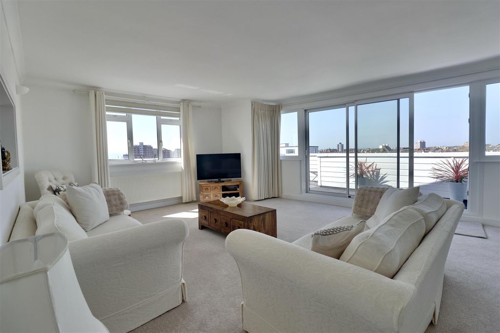 Property photo 3 of 23 20Fa90D9-7378-4486-99C5-9Edde27EE088_1_201_A.Jpeg