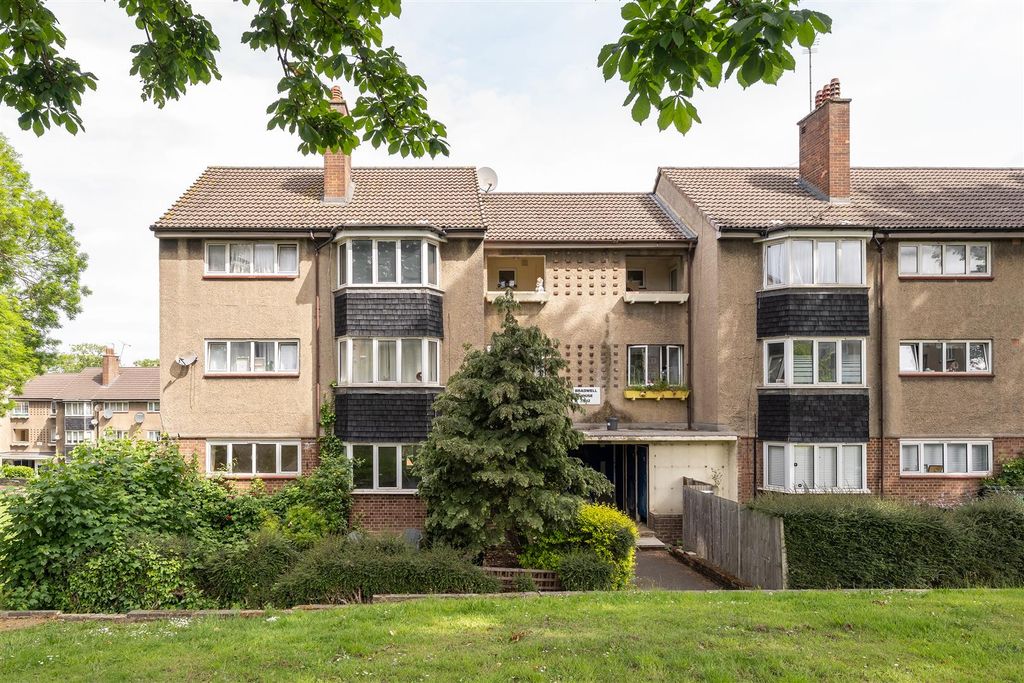Property photo 1 of 21 The Drive, E17