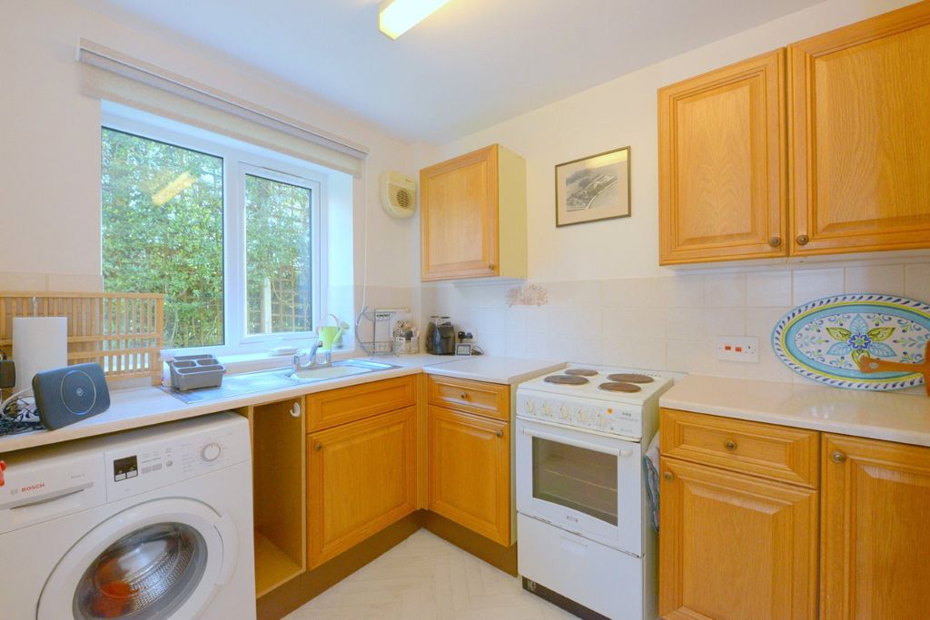 Property photo 3 of 17 Kitchen