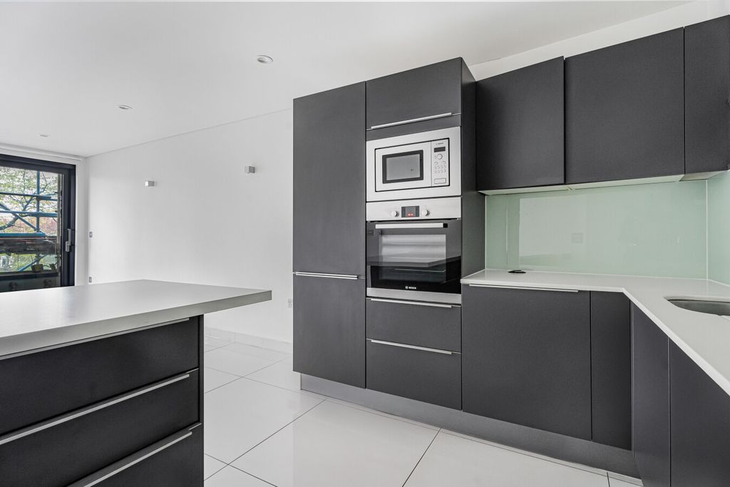 Property photo 2 of 18 Photo 1