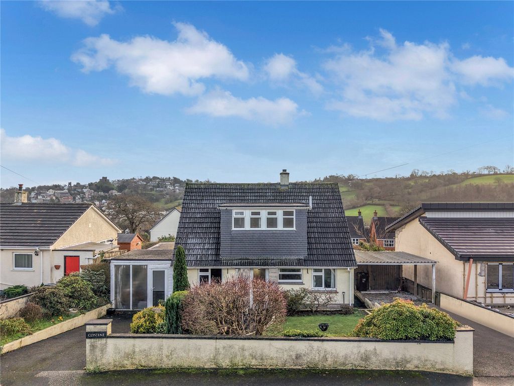 Property photo 2 of 11 Front