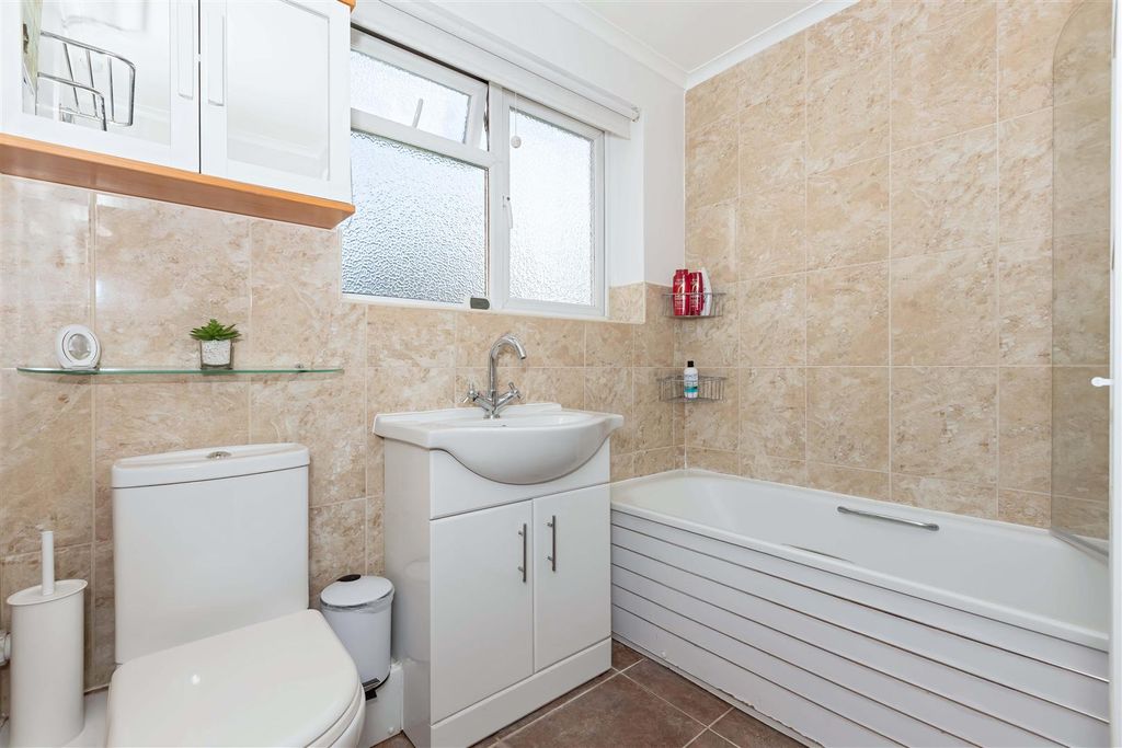 Property photo 3 of 15 Meadway Court_7.Jpg