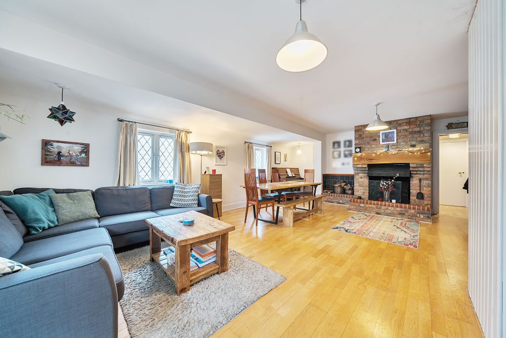 Property photo 2 of 10