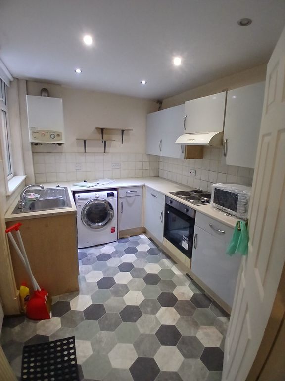 Property photo 2 of 9 Kitchen