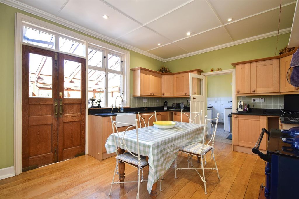 Property photo 3 of 31 Kitchen/Diner