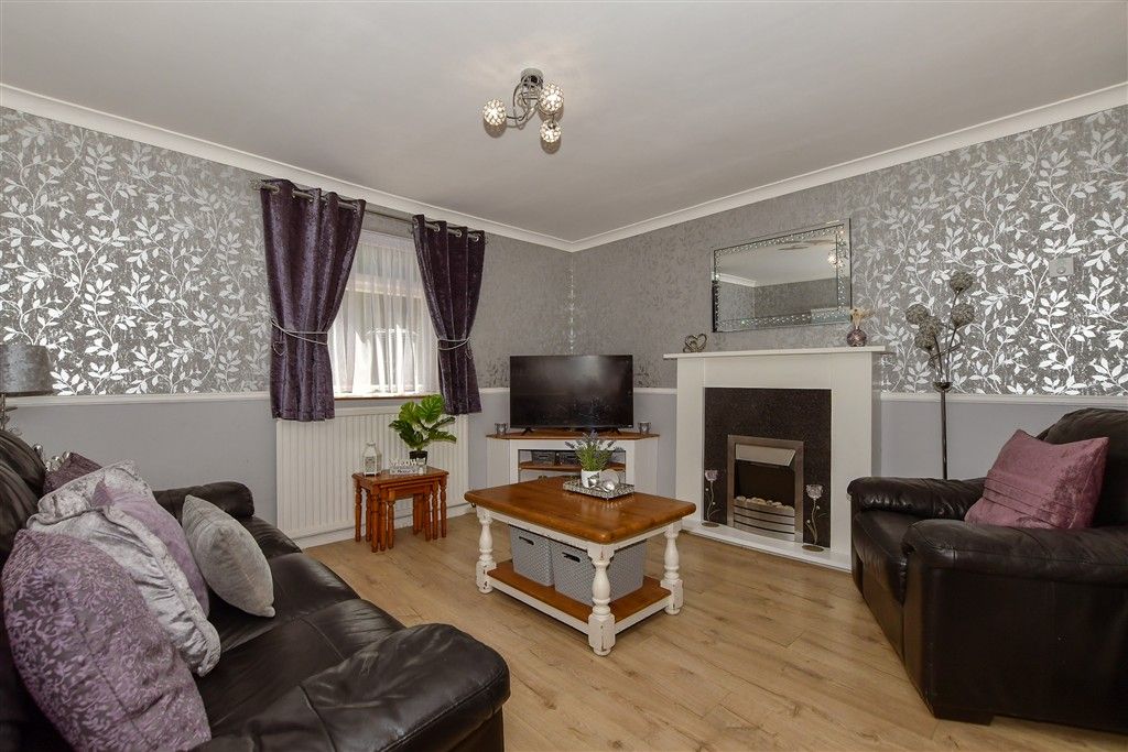 Property photo 3 of 9 Lounge