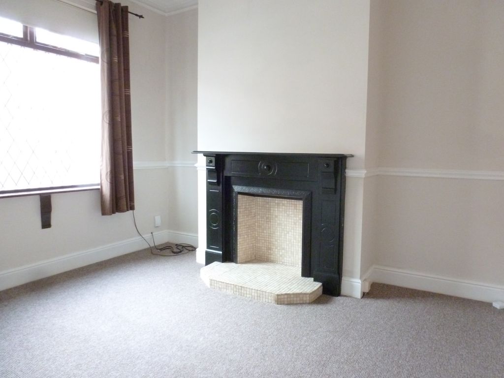 Property photo 3 of 16 Lounge