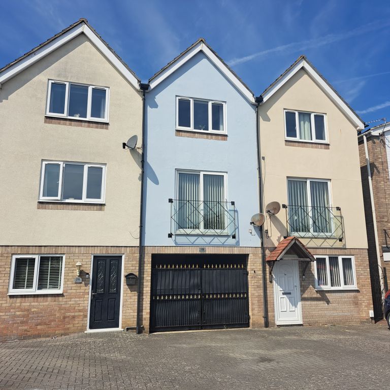 Property photo 1 of 13 Frontage