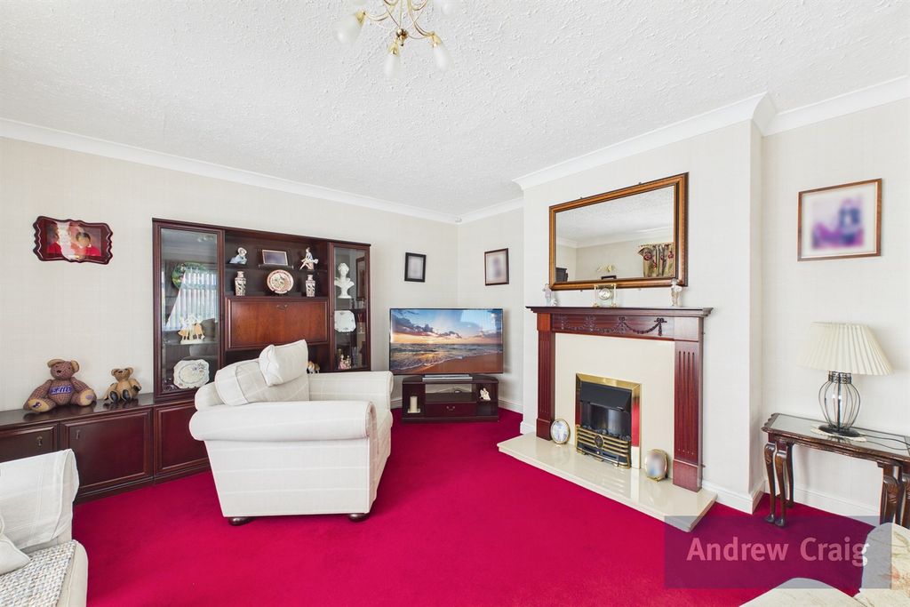 Property photo 2 of 16 Lounge