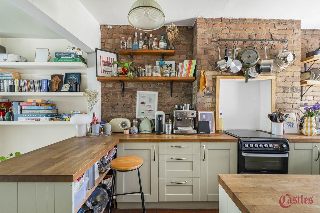 Property photo 2 of 18 Kitchen