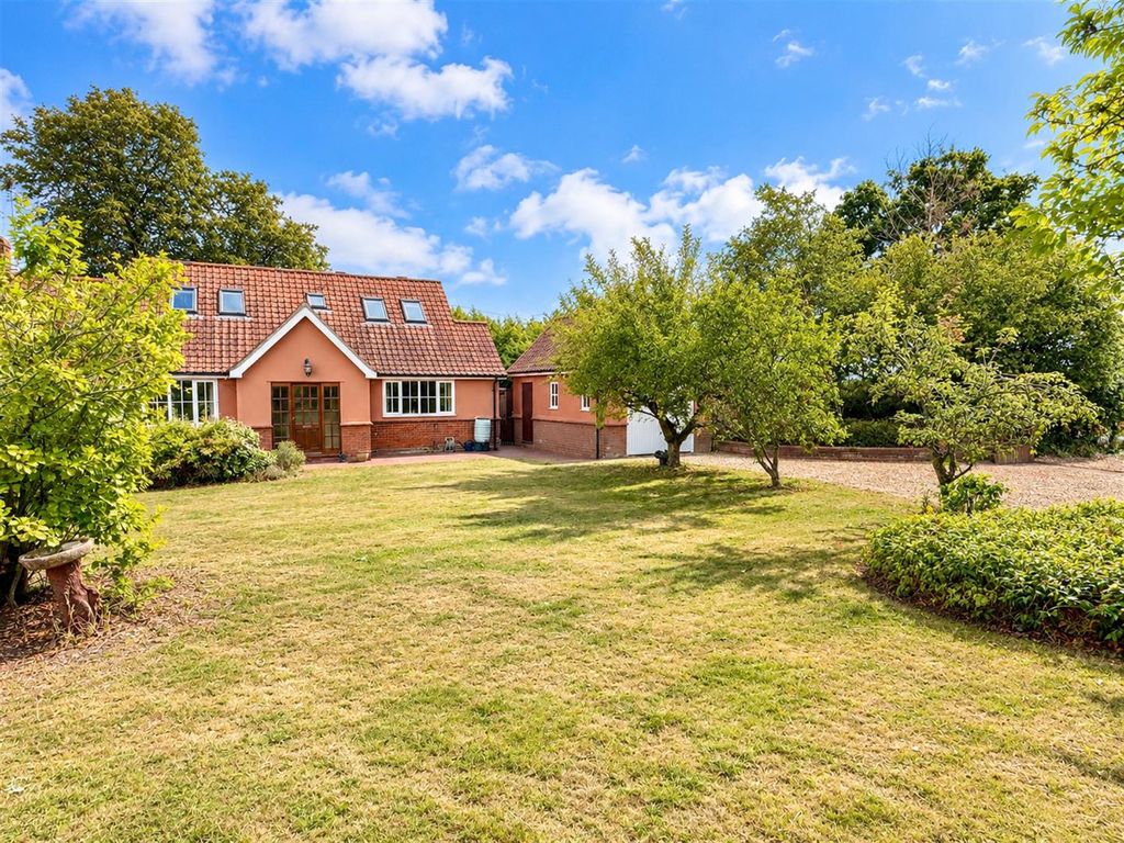 Property photo 1 of 20 Peach Cottage With Garden And Skylights.Png