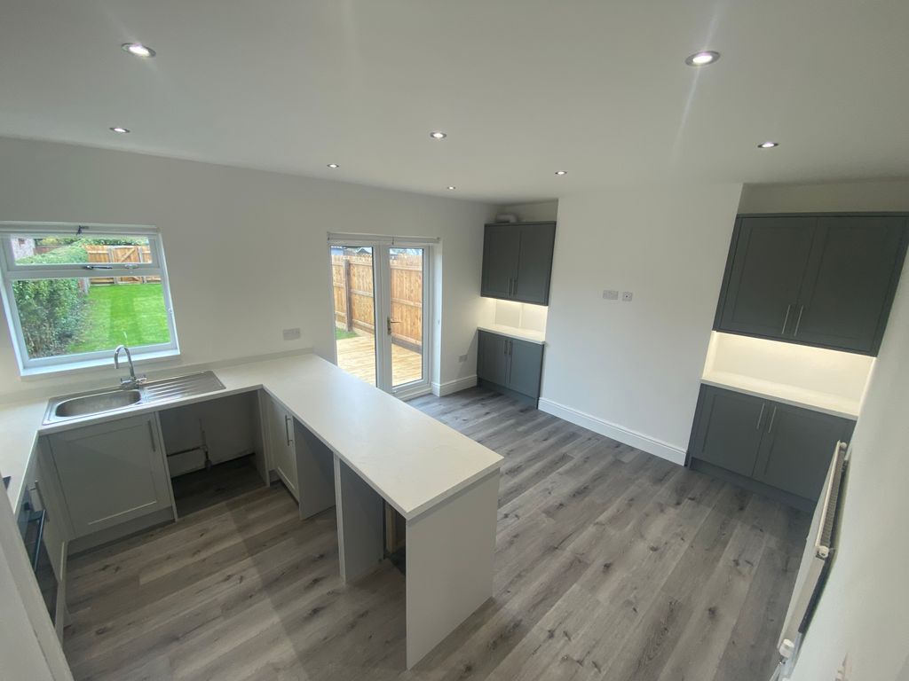 Property photo 3 of 9 Kitchen