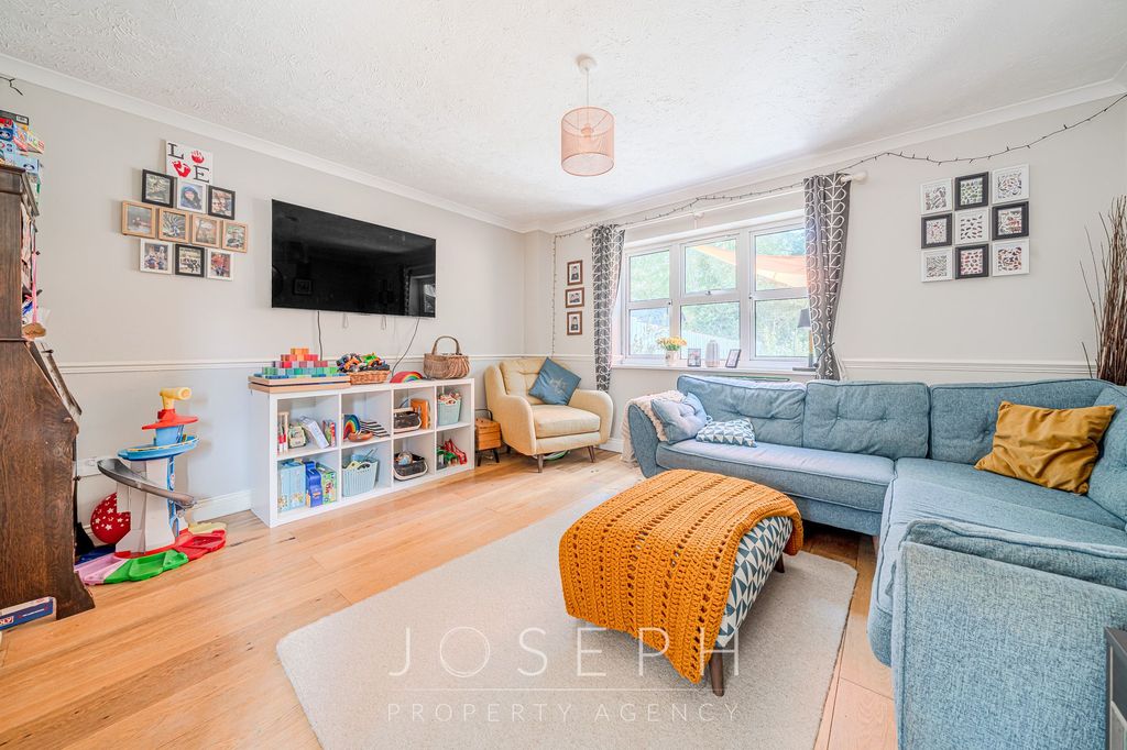 Property photo 2 of 14