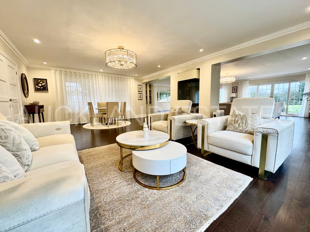 Additional image 7 of 5 bed detached house for saleFoxes Lane, Brookmans Park AL9