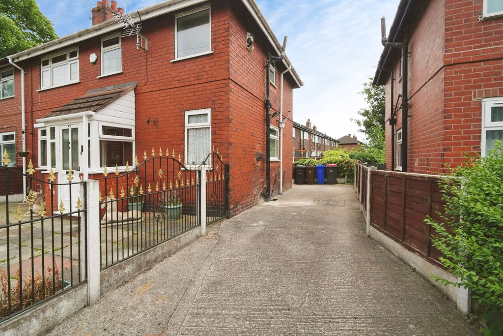 Property photo 2 of 26