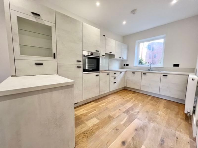 Property photo 3 of 18 Kitchen