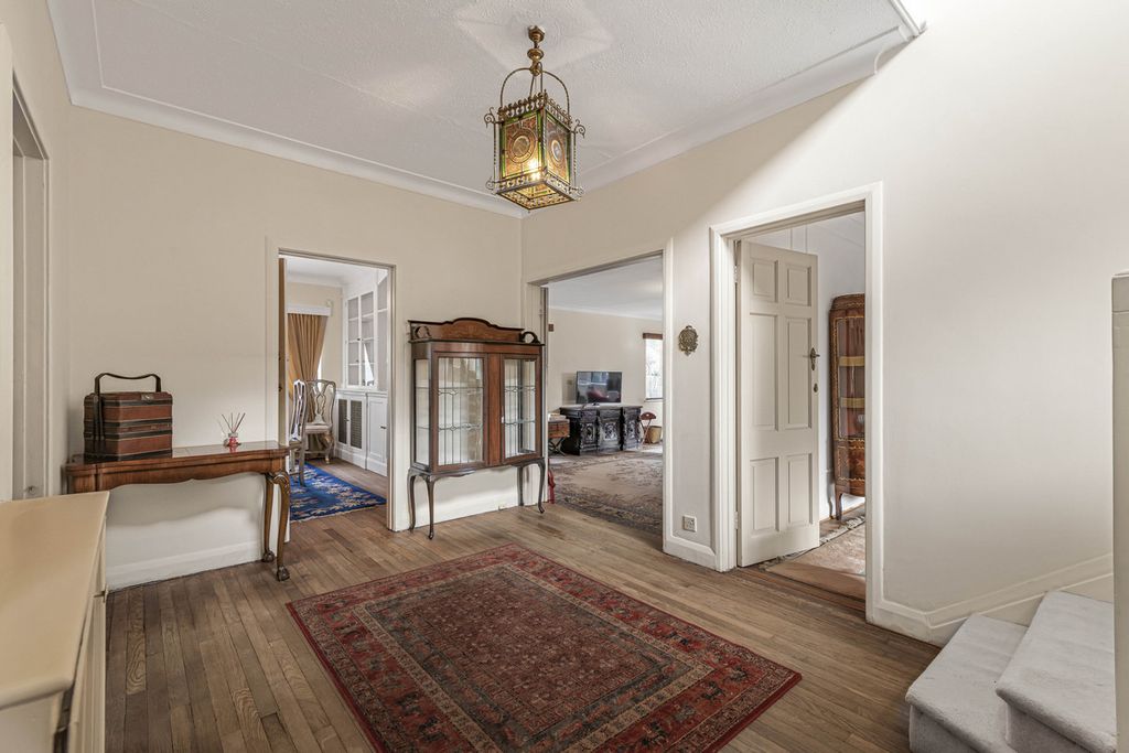 Property photo 2 of 37