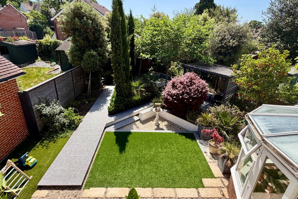 Property photo 2 of 31