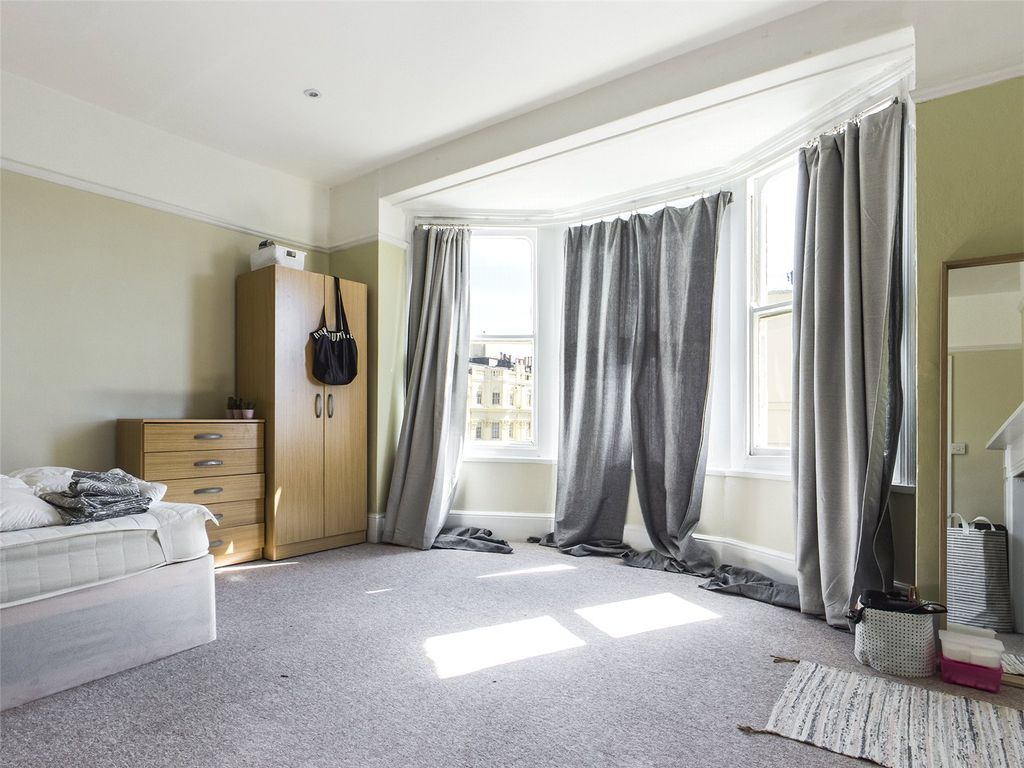 Property photo 2 of 10 Bedroom