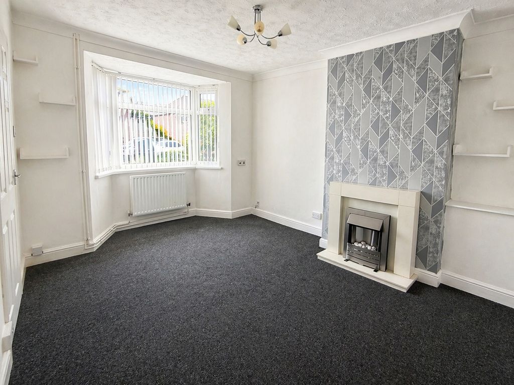 Property photo 2 of 11 Living Room