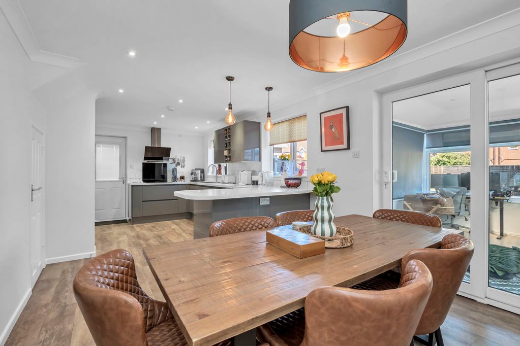 Property photo 3 of 17 Kitchen/Dining Room