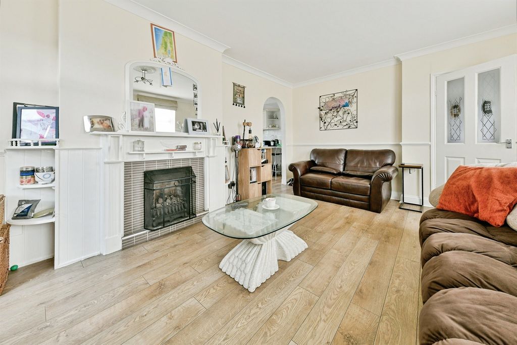 Property photo 3 of 20