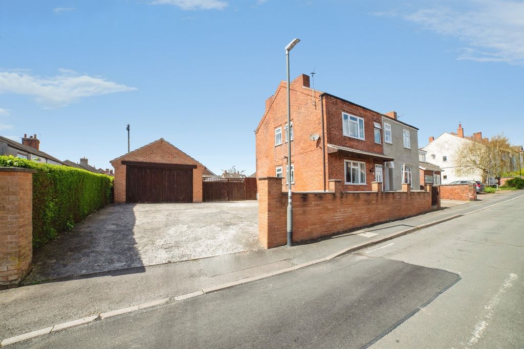 Property photo 2 of 20