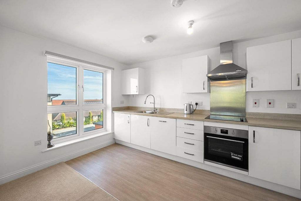 Property photo 3 of 14 Kitchen