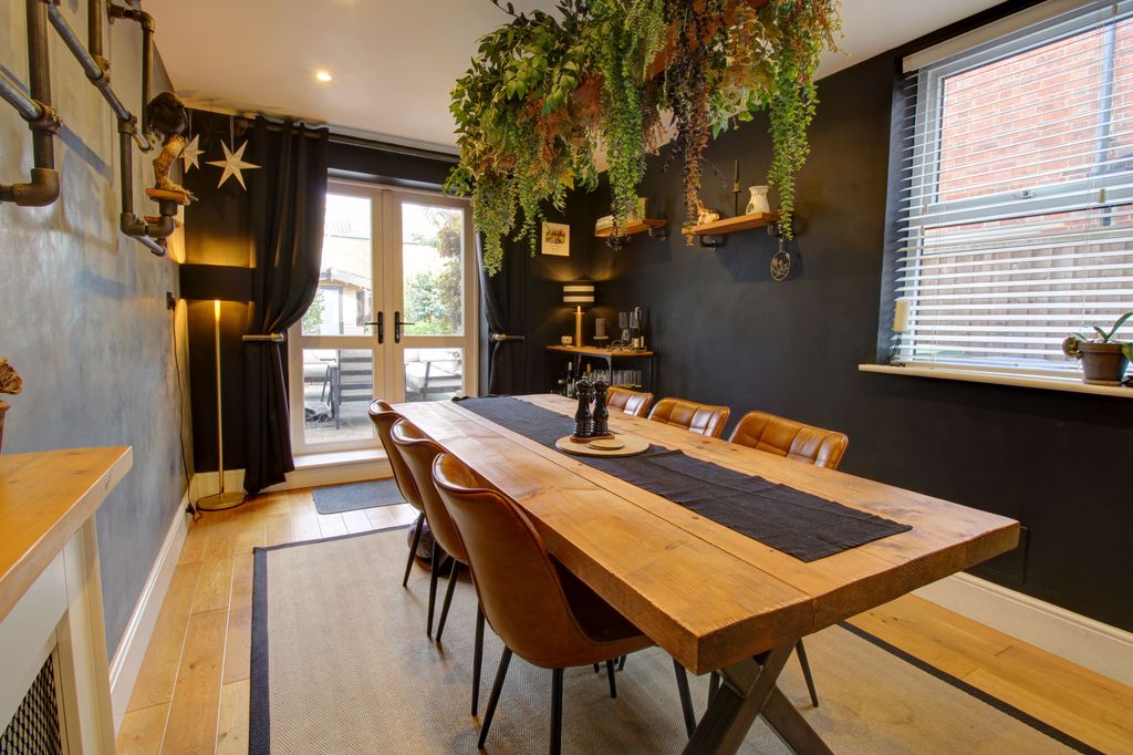 Property photo 3 of 21 A7