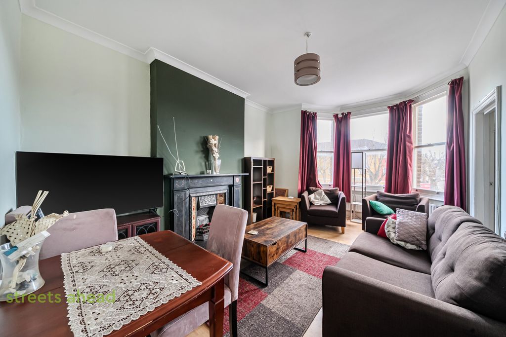 Property photo 3 of 11 70E7Aad1-3Fd8-4B0...