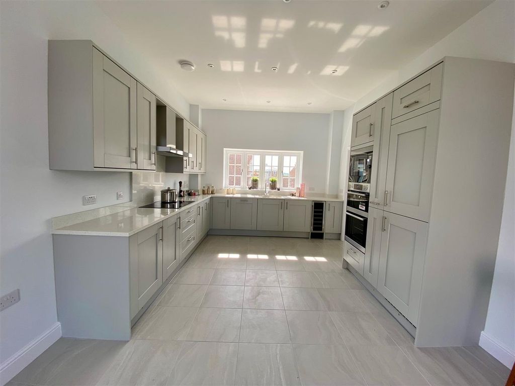 Property photo 2 of 13 Kitchen
