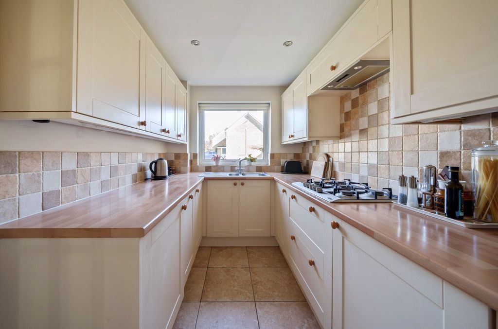 Property photo 1 of 17 Kitchen