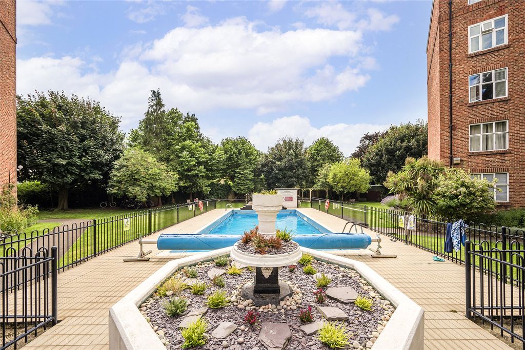 Property photo 3 of 12 Swimming Pool