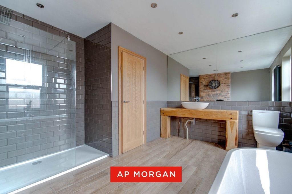 Property photo 3 of 9 Picture No. 14