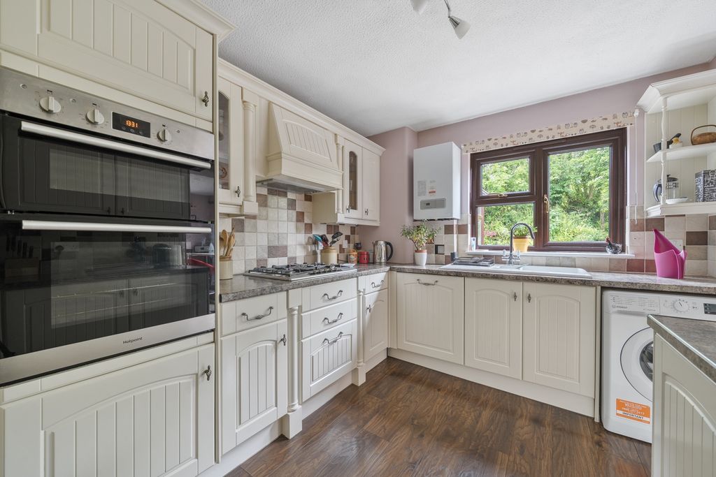 Property photo 2 of 22 1457584-8-6A01F3B6c9Bc2