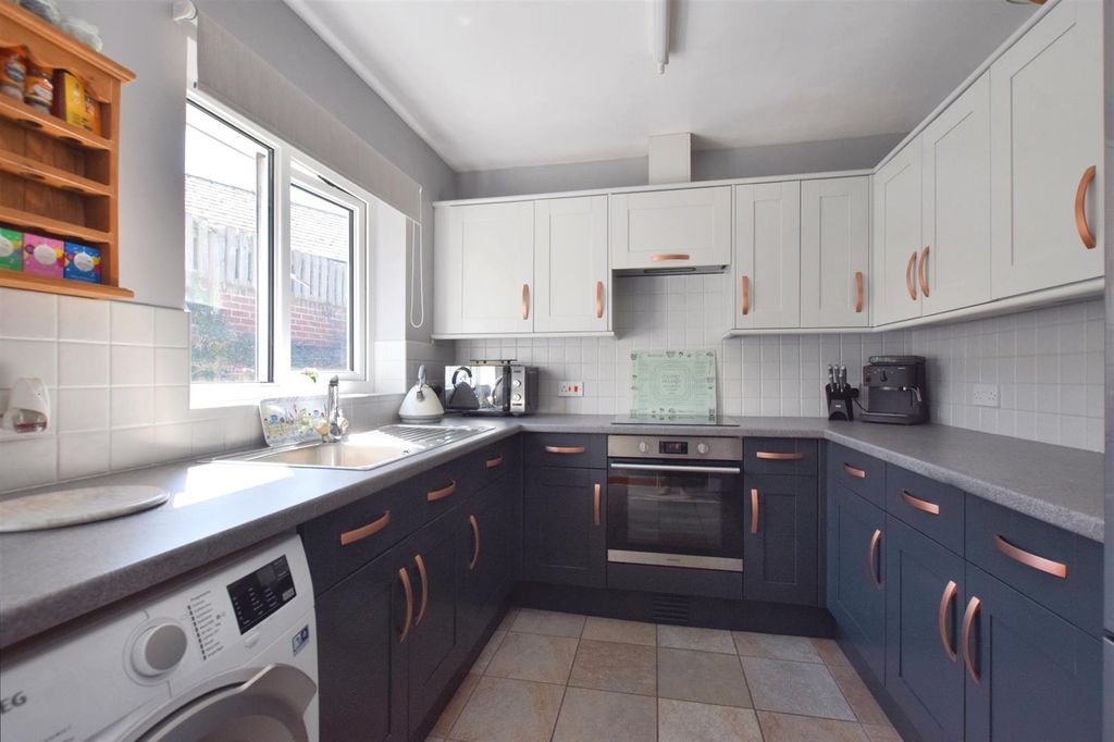 Property photo 2 of 29 Kitchen