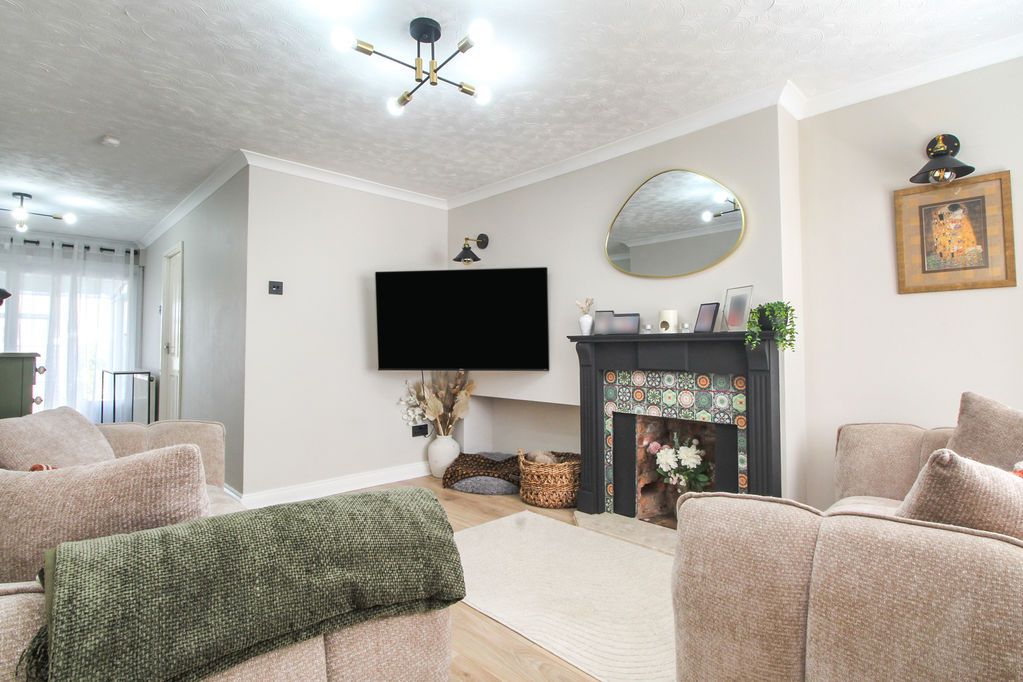 Property photo 3 of 17 Photo 6