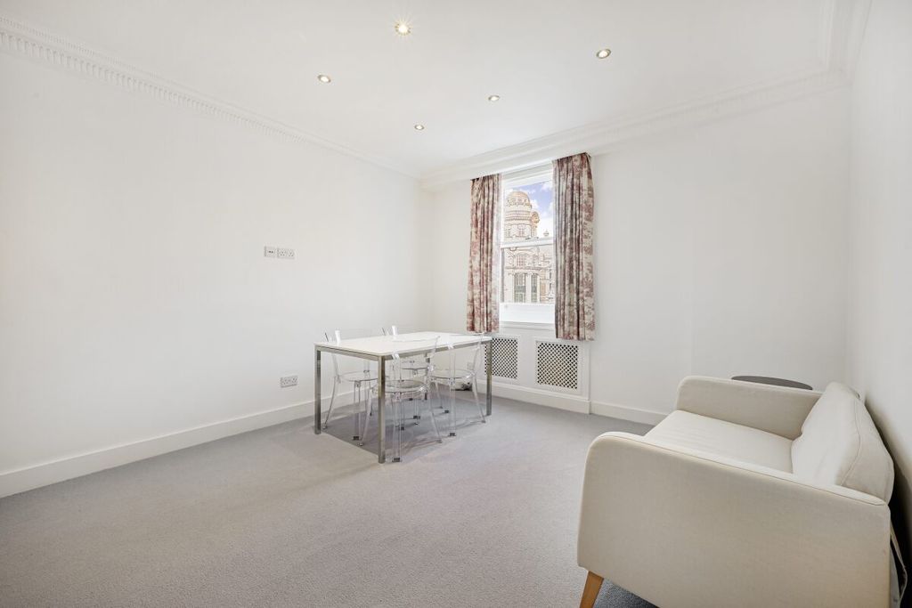 Property photo 3 of 7 Southwell House (7)