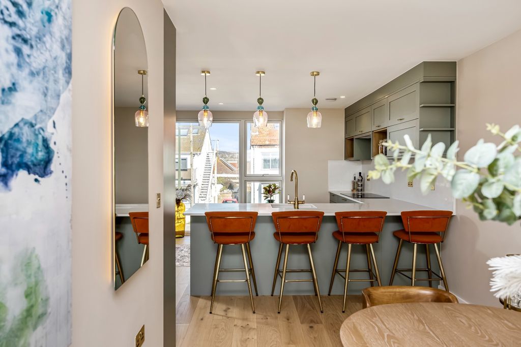 Property photo 2 of 22 5161761
