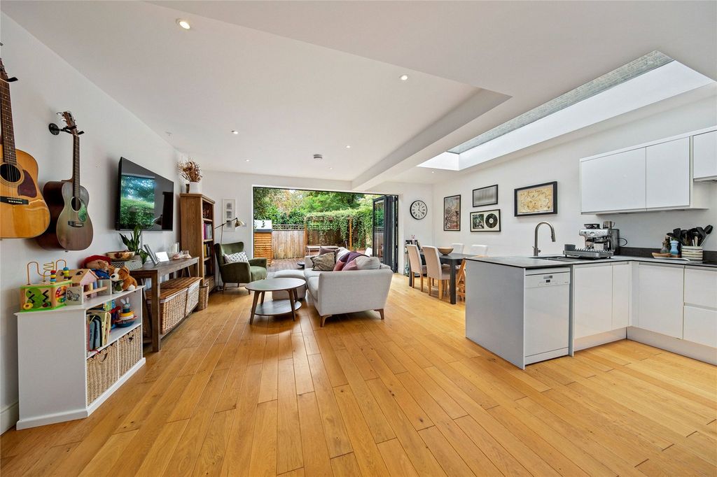 Property photo 2 of 9 Picture No. 23
