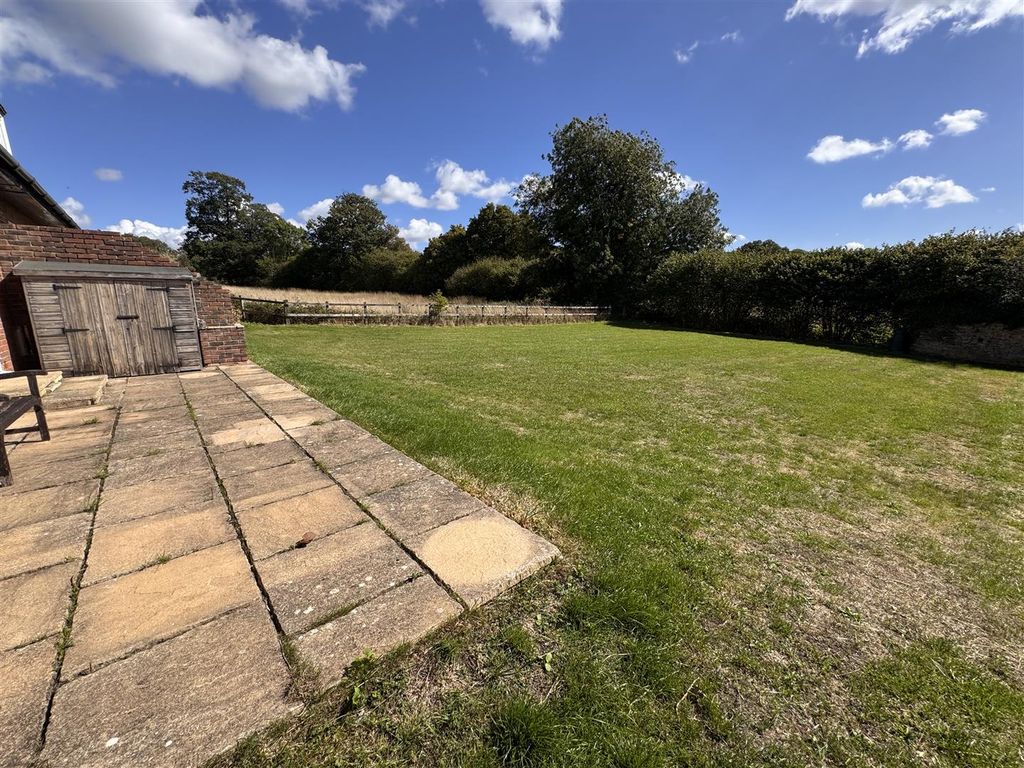 Property photo 2 of 13 Garden